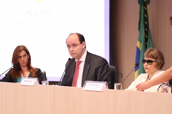 Audiência pública discute melhorias para o livro didático