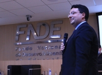 Presidente do FNDE realiza bate-papo com servidores e colaboradores da autarquia