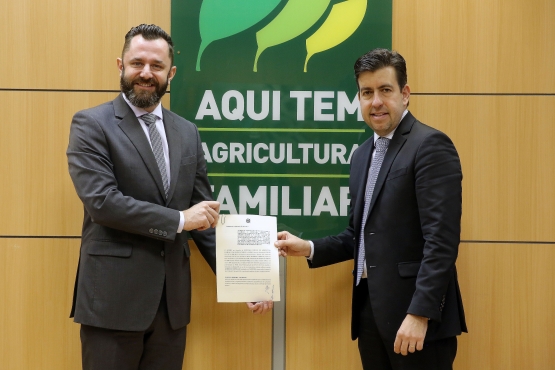 FNDE firma termo de cooperação para garantir venda da agricultura familiar para alimentação escolar