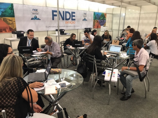Servidores do FNDE realizam atendimento institucional em Fortaleza/CE