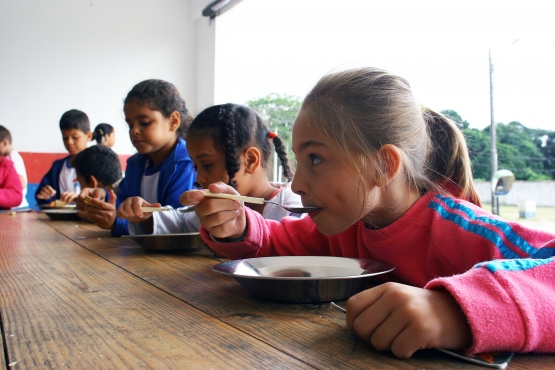 No Dia Nacional da Alimentação na Escola, FNDE incentiva a participação social na área