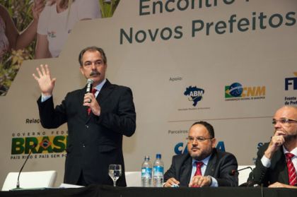 Ministro alerta sobre a importância da adesão ao Plano de Ações Articuladas