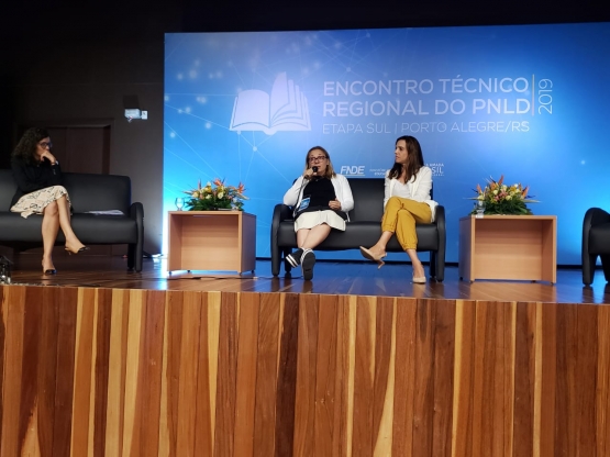 Encontro em Porto Alegre discute melhorias no programa do Livro Didático