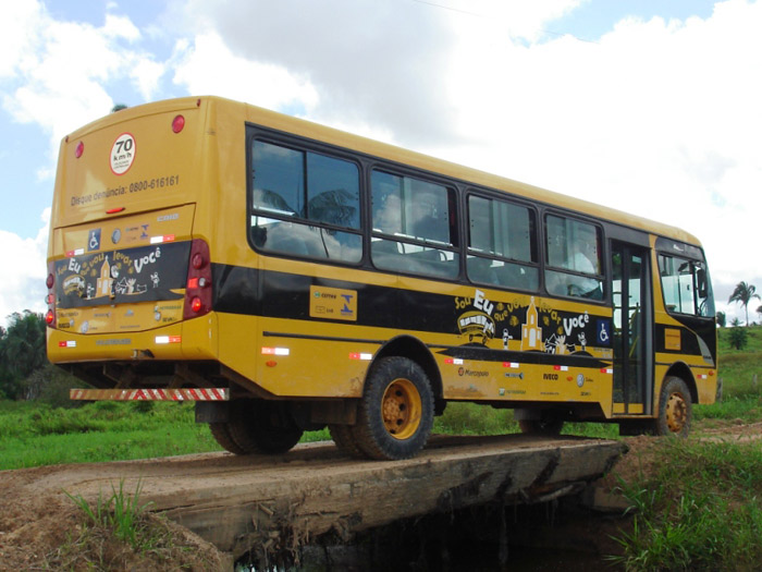 Imagem de um ônibus escolar.
