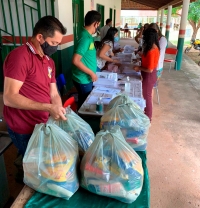 Mais de 12 mil estudantes do Piauí recebem kits da alimentação escolar