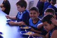 Encontro on-line com participação do FNDE marca início de curso sobre alimentação escolar no Caribe