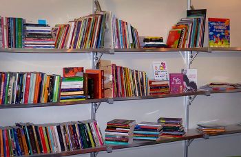 FNDE compra 137,8 milhões de livros didáticos para 2014