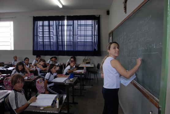 Estados e municípios recebem R$ 949 milhões do salário-educação