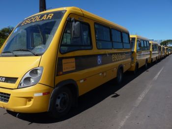 Dilma entrega ônibus a cidades baianas e reitera defesa dos royalties