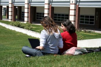 Estudantes podem pedir suspensão temporária ou encerramento antecipado do Fies até 30 de abril
