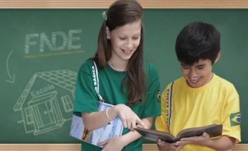 Capital goiana e cidades vizinhas recebem orientações sobre a escolha do livro didático